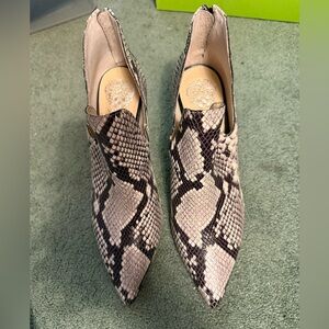 Pointed Toe Snake-Print Women’s Beige/Black Vince Camuto Bootie BRAND NEW